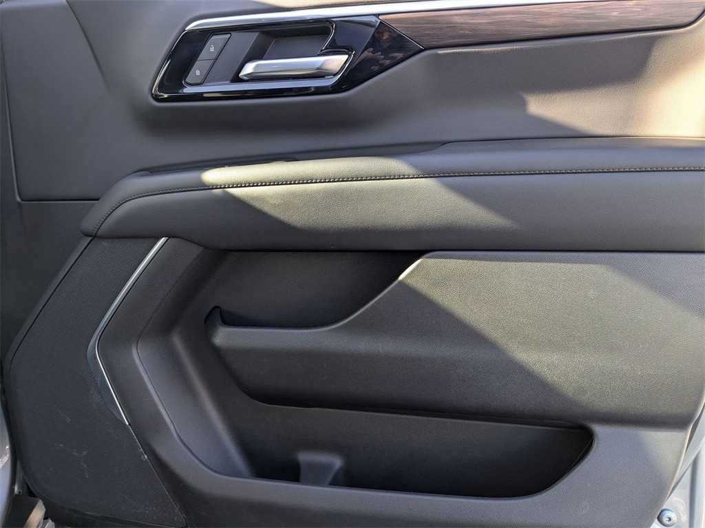 Thumbnail: 2025 Chevrolet Suburban - 39