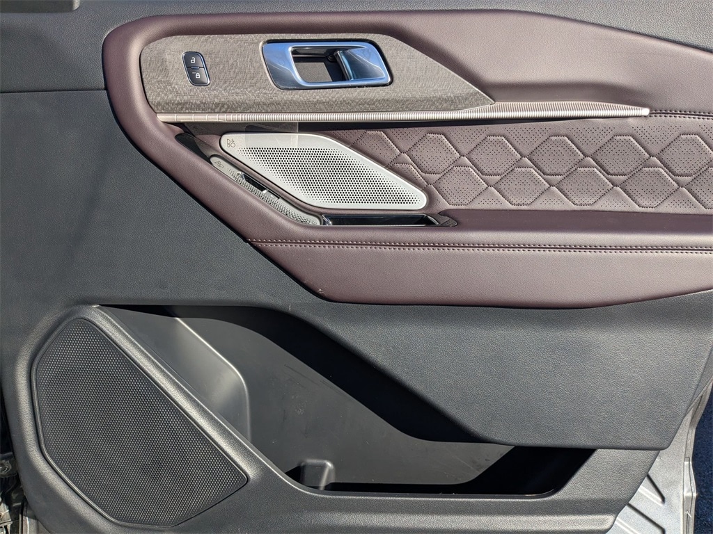 Thumbnail: 2025 Ford Explorer - 37