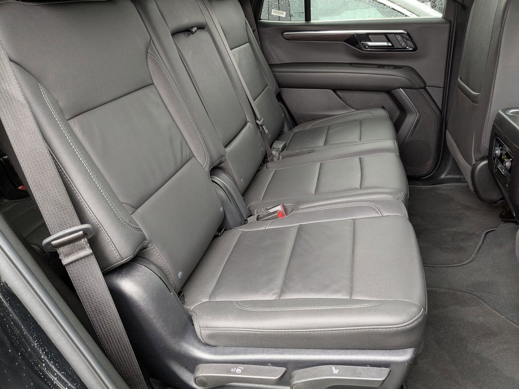 Thumbnail: 2025 Chevrolet Tahoe - 32