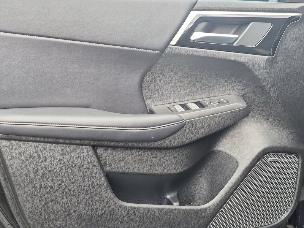 Thumbnail: 2025 Mitsubishi Outlander - 11