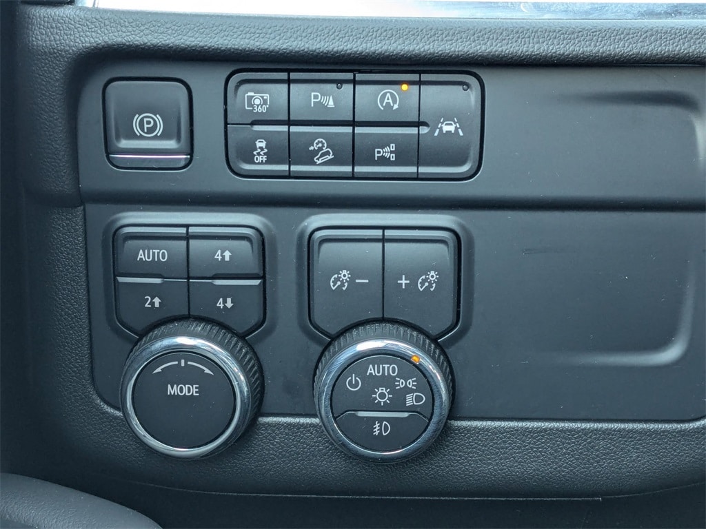 Thumbnail: 2025 Chevrolet Suburban - 22