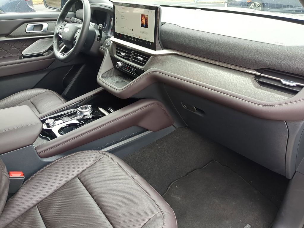 Thumbnail: 2025 Ford Explorer - 33