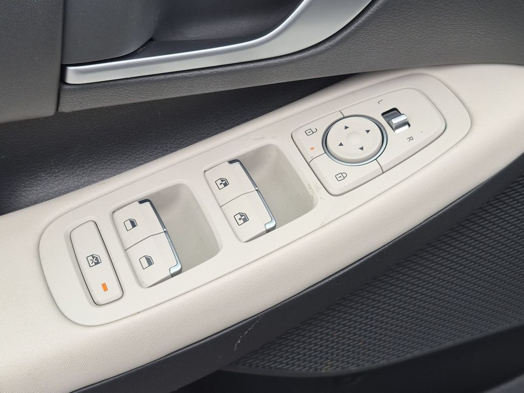 2025 Hyundai Sonata SEL - Photo 13