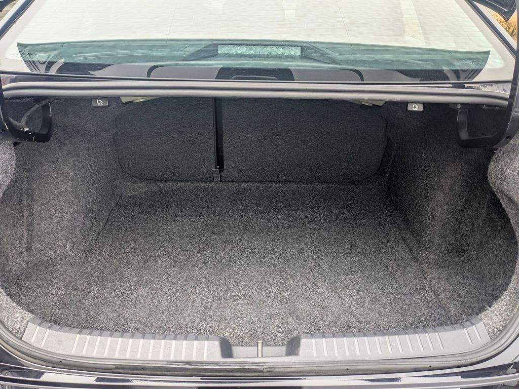 Thumbnail: 2025 Volkswagen Jetta - 34