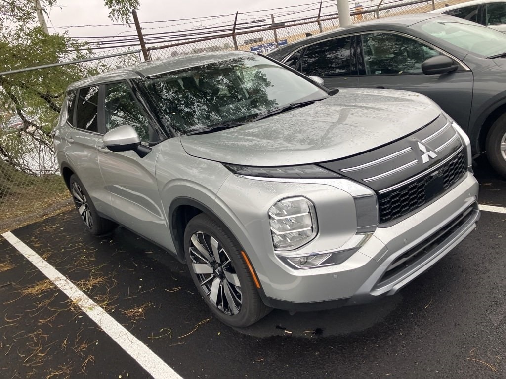 Thumbnail: 2025 Mitsubishi Outlander - 2