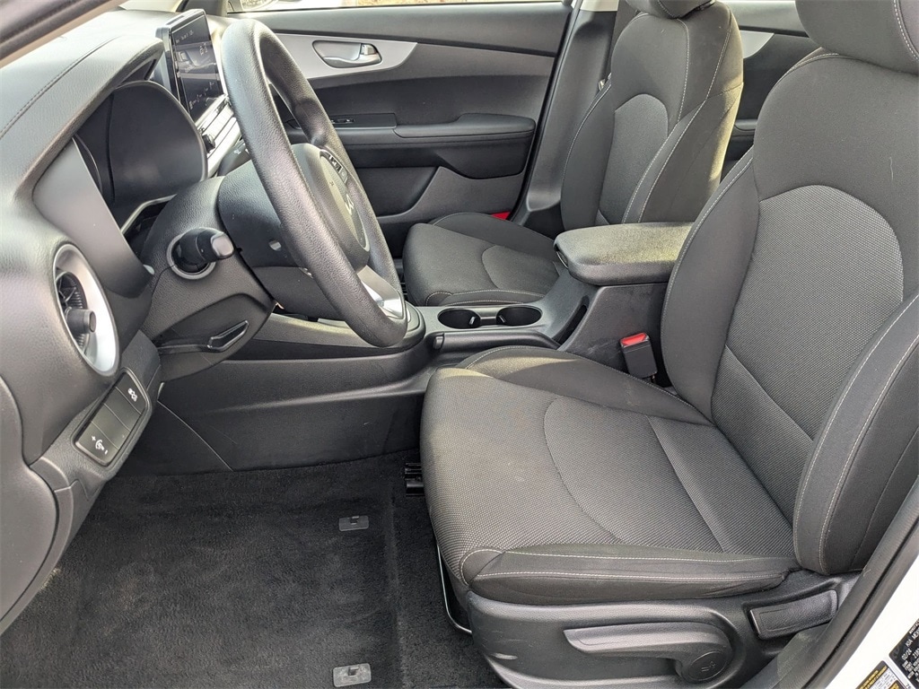 Thumbnail: 2024 Kia Forte - 17