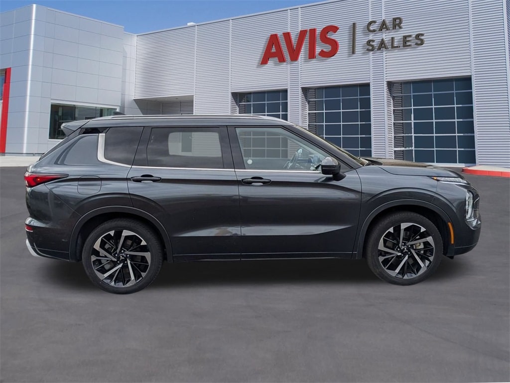 Thumbnail: 2024 Mitsubishi Outlander - 9
