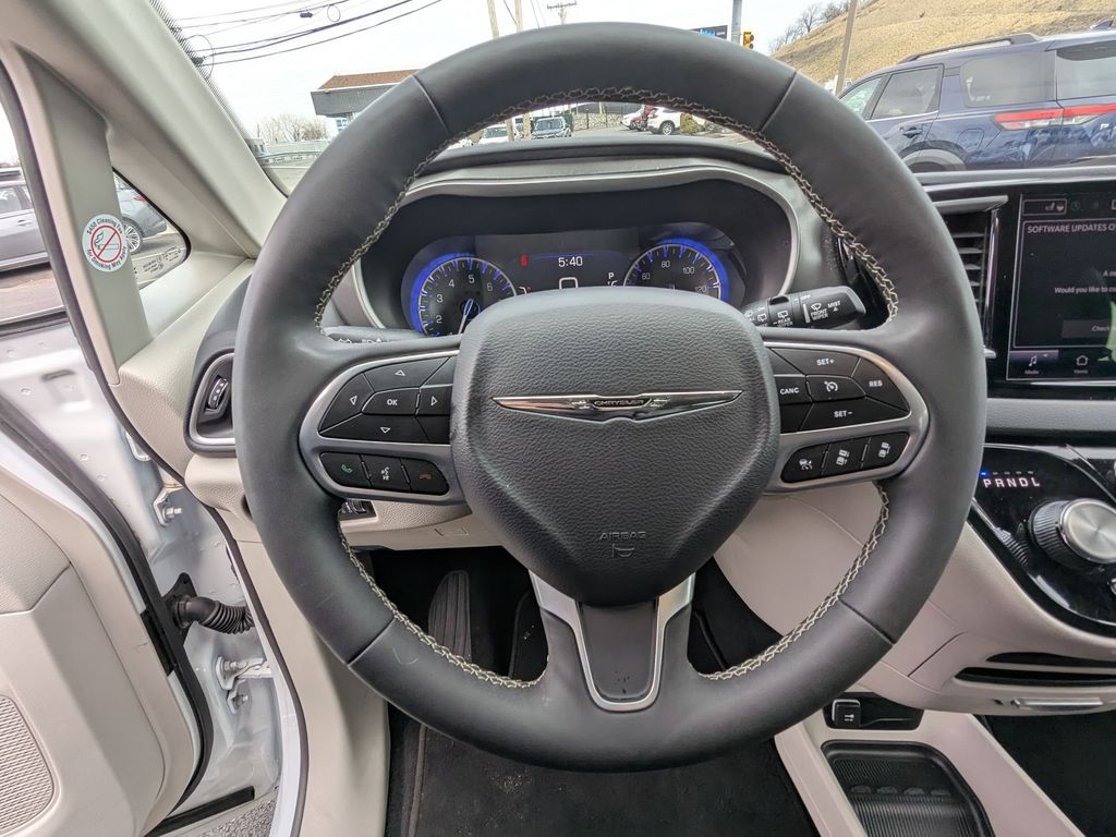 Thumbnail: 2024 Chrysler Pacifica - 17