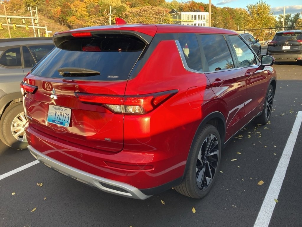 Thumbnail: 2024 Mitsubishi Outlander - 3