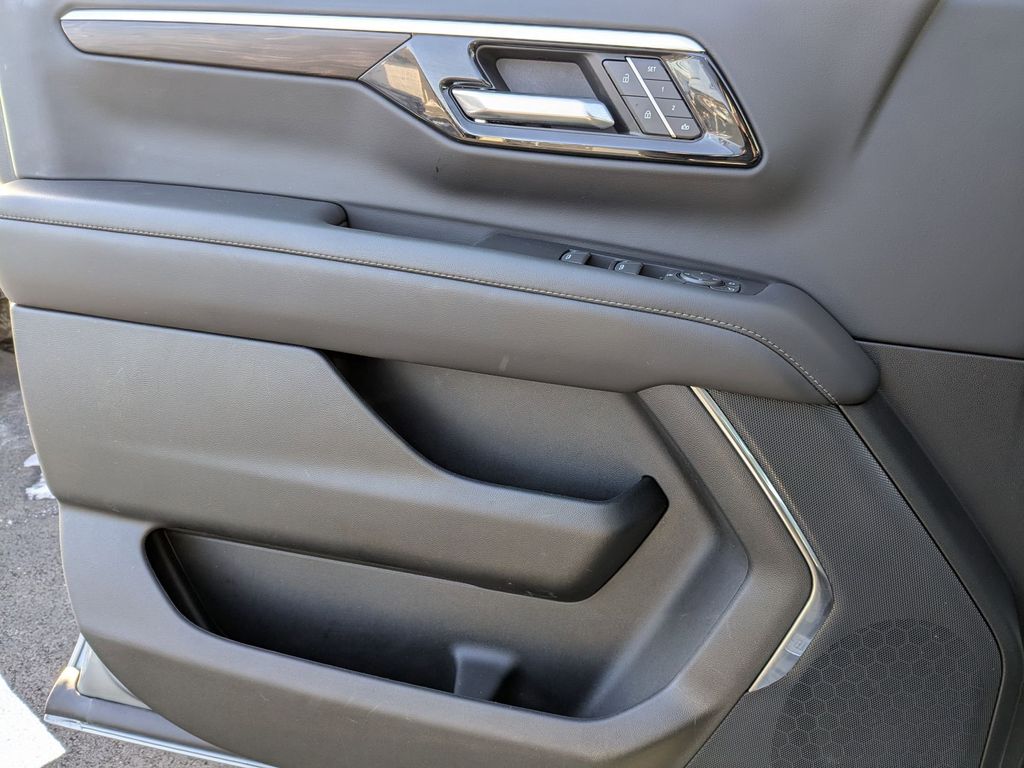 Thumbnail: 2025 Chevrolet Suburban - 13