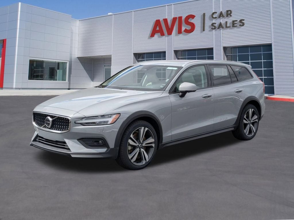 2025 Volvo V60 Cross Country