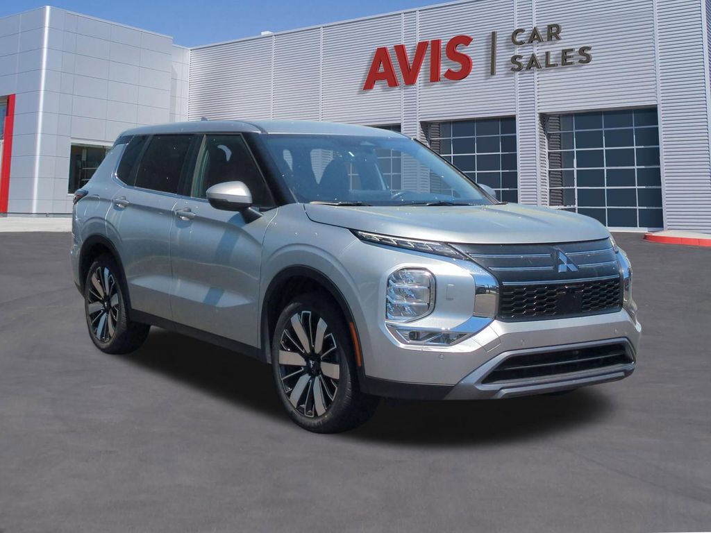 Thumbnail: 2025 Mitsubishi Outlander - 3