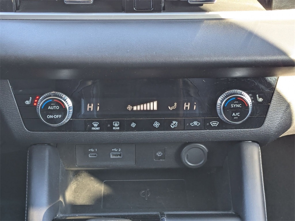 Thumbnail: 2024 Mitsubishi Outlander - 25