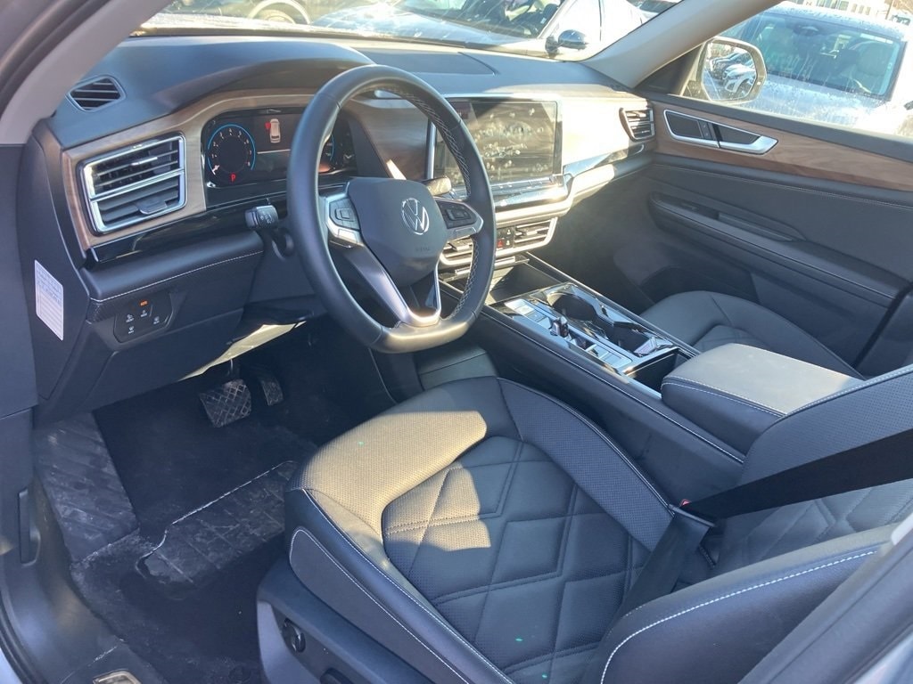 Certified 2025 Volkswagen Atlas 2.0T SE w/Technology SUV