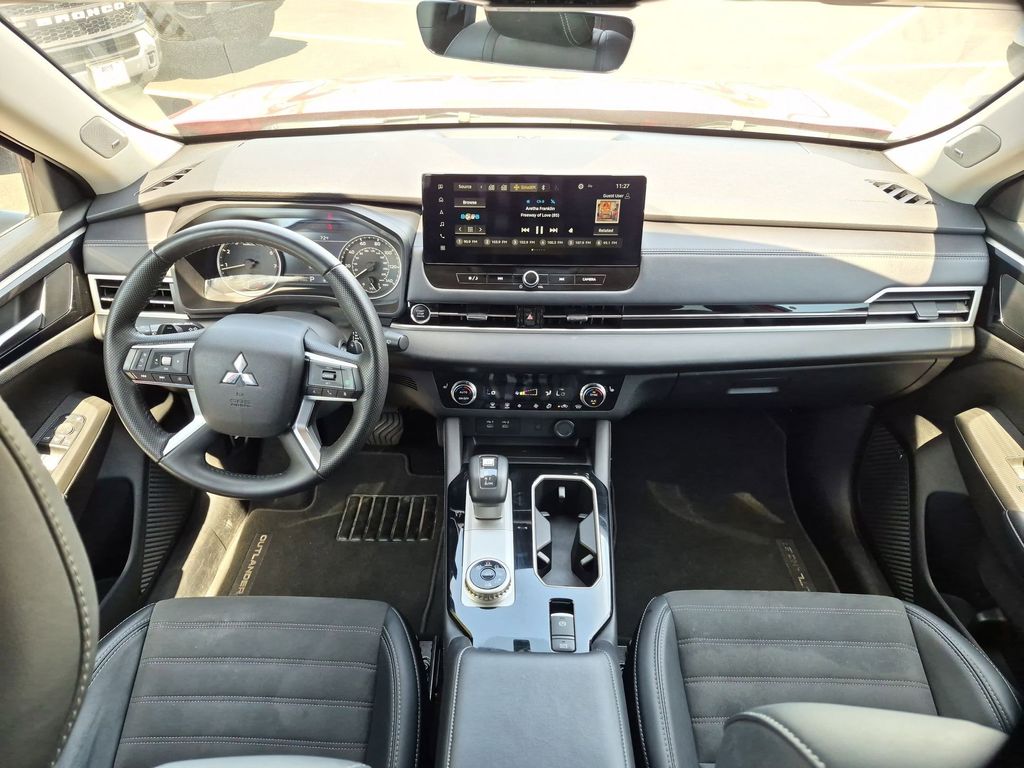 Thumbnail: 2025 Mitsubishi Outlander - 26