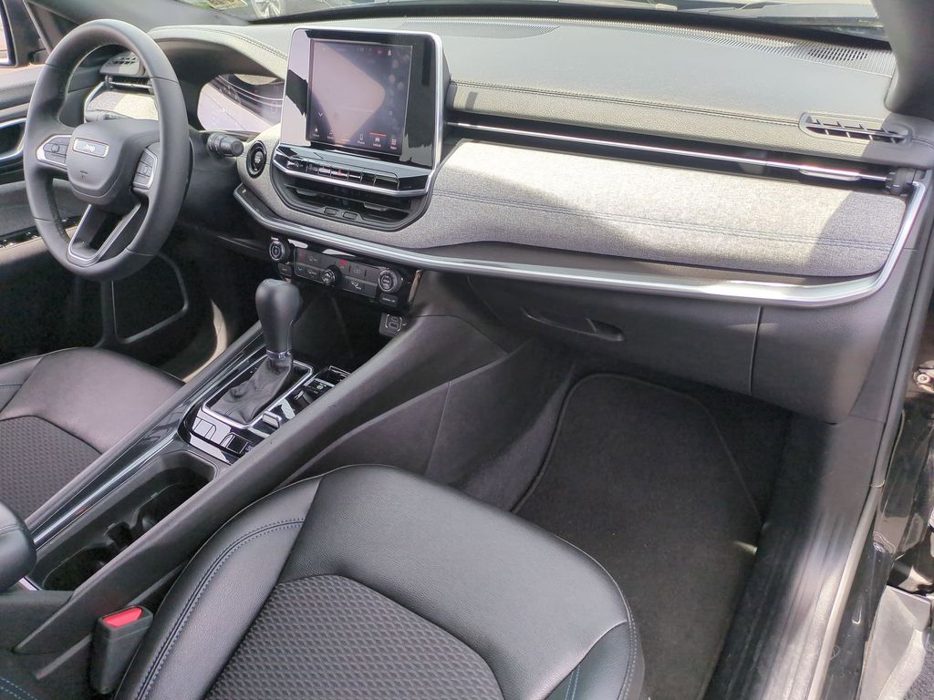 Thumbnail: 2025 Jeep Compass - 32
