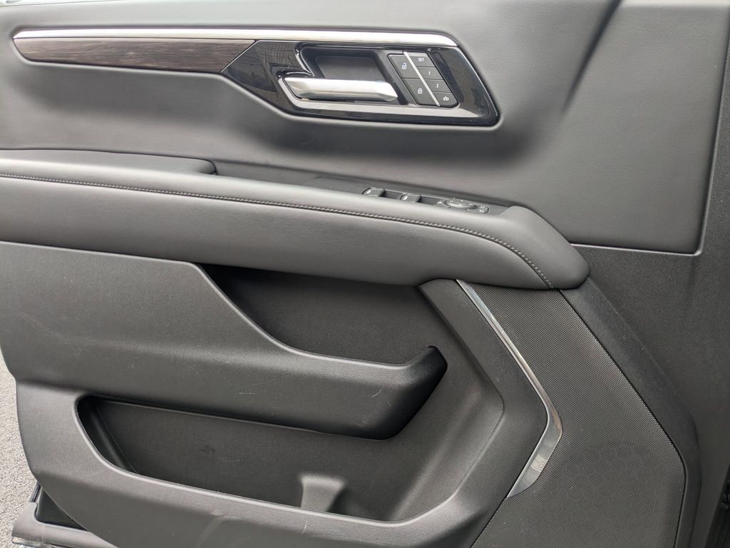 Thumbnail: 2025 Chevrolet Tahoe - 11