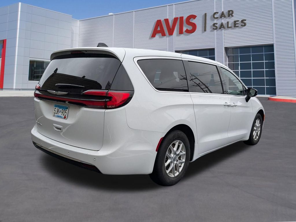 Thumbnail: 2025 Chrysler Pacifica - 6