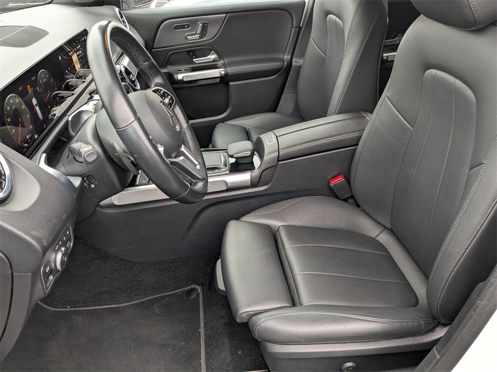 Thumbnail: 2023 Mercedes-Benz GLB - 18