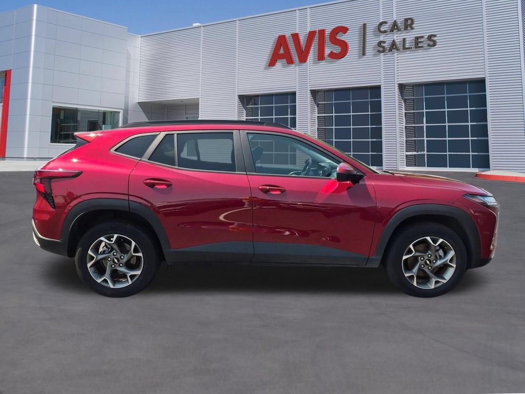 Thumbnail: 2025 Chevrolet Trax - 5