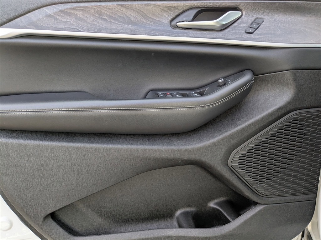 Thumbnail: 2023 Jeep Grand Cherokee L - 10