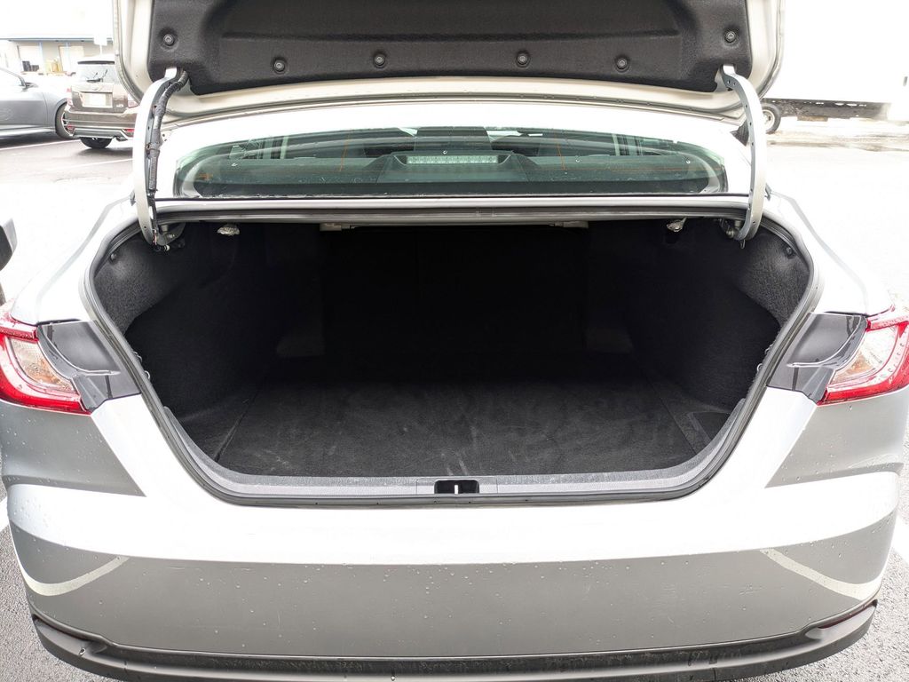 Thumbnail: 2025 Toyota Camry - 28