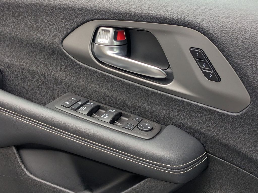 Thumbnail: 2025 Chrysler Pacifica - 13