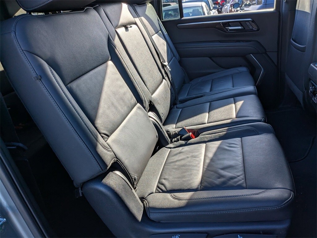 Thumbnail: 2025 Chevrolet Suburban - 38