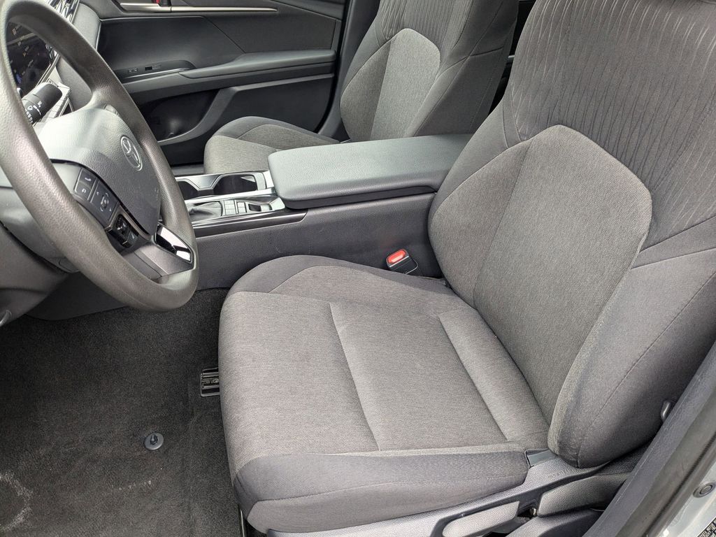 Thumbnail: 2025 Toyota Camry - 15