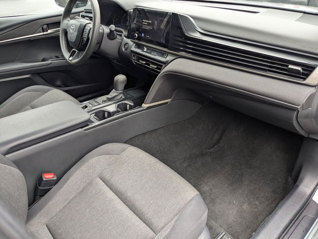 Thumbnail: 2025 Toyota Camry - 32