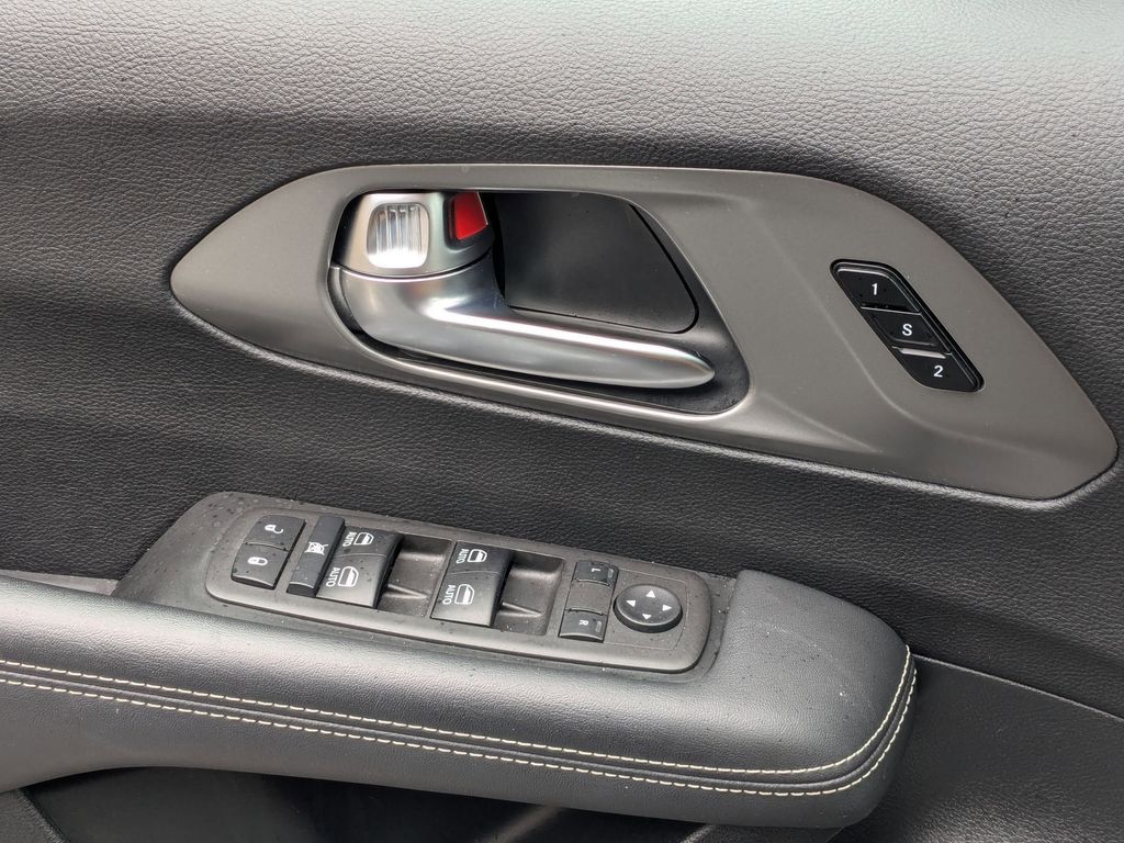 Thumbnail: 2025 Chrysler Pacifica - 13