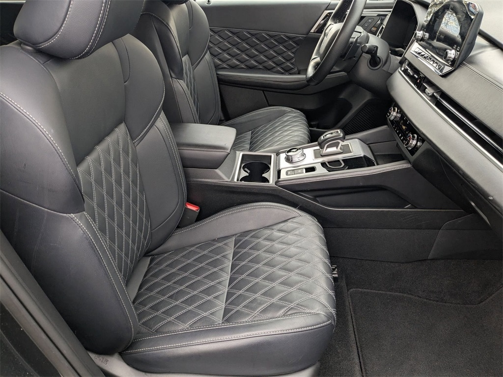 Thumbnail: 2024 Mitsubishi Outlander - 42