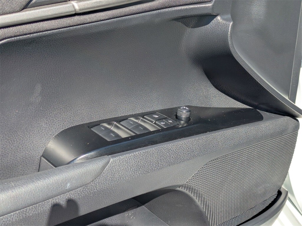 Thumbnail: 2025 Toyota Camry - 10