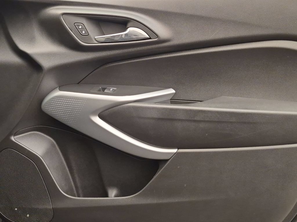 Thumbnail: 2025 Chevrolet Trax - 29