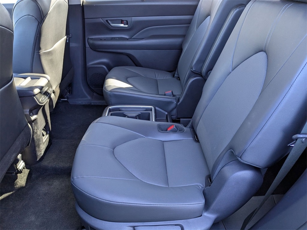 Thumbnail: 2025 Toyota Grand Highlander - 28