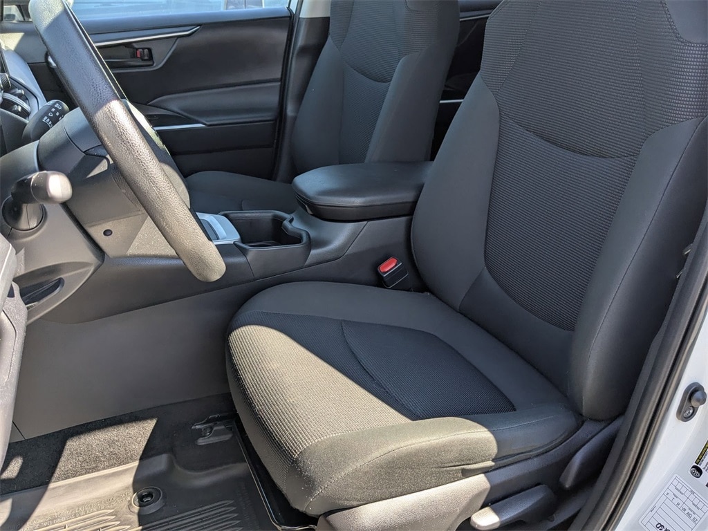 Thumbnail: 2024 Toyota RAV4 - 17