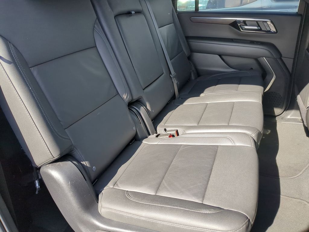 Thumbnail: 2025 Chevrolet Suburban - 31