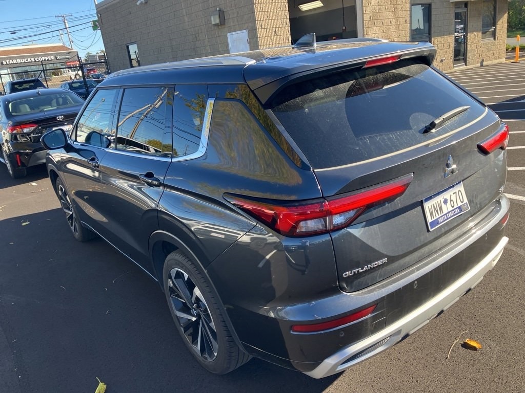 2024 Mitsubishi Outlander SEL photo 2