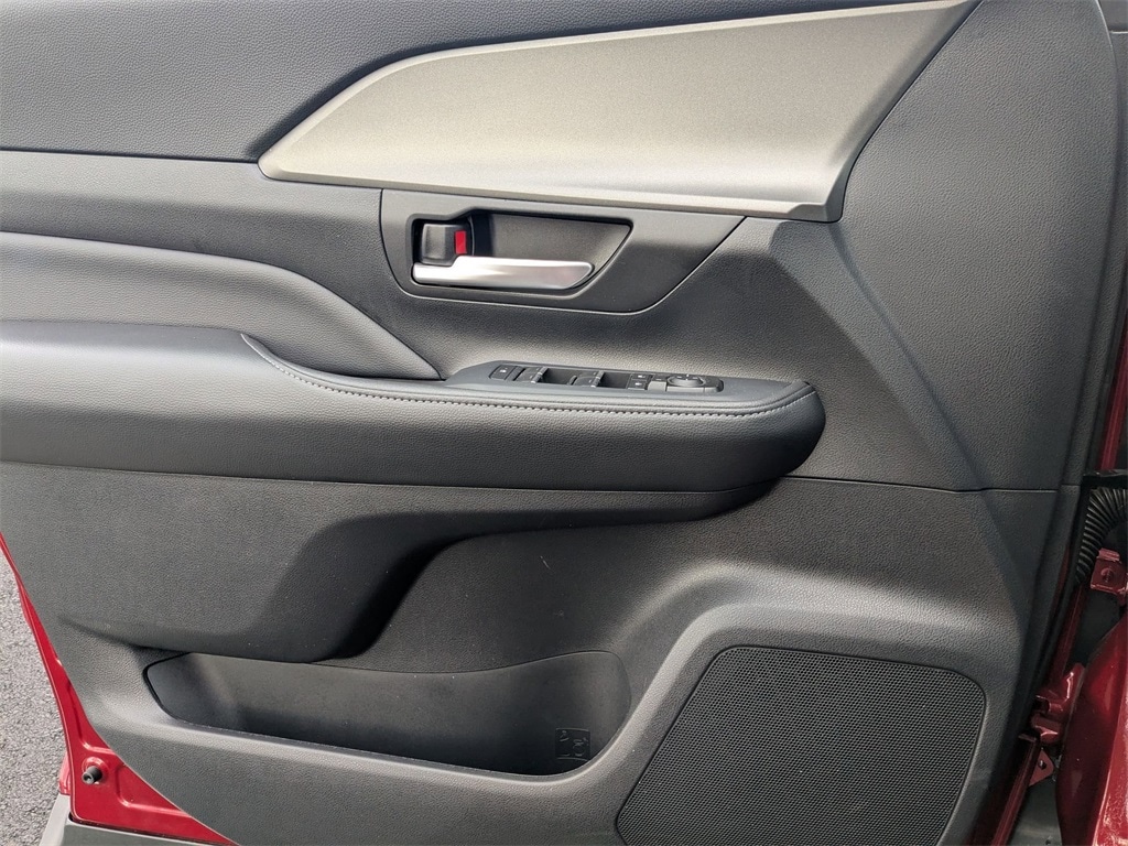 Thumbnail: 2025 Toyota Grand Highlander - 13