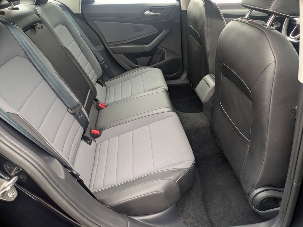 Thumbnail: 2025 Volkswagen Jetta - 35