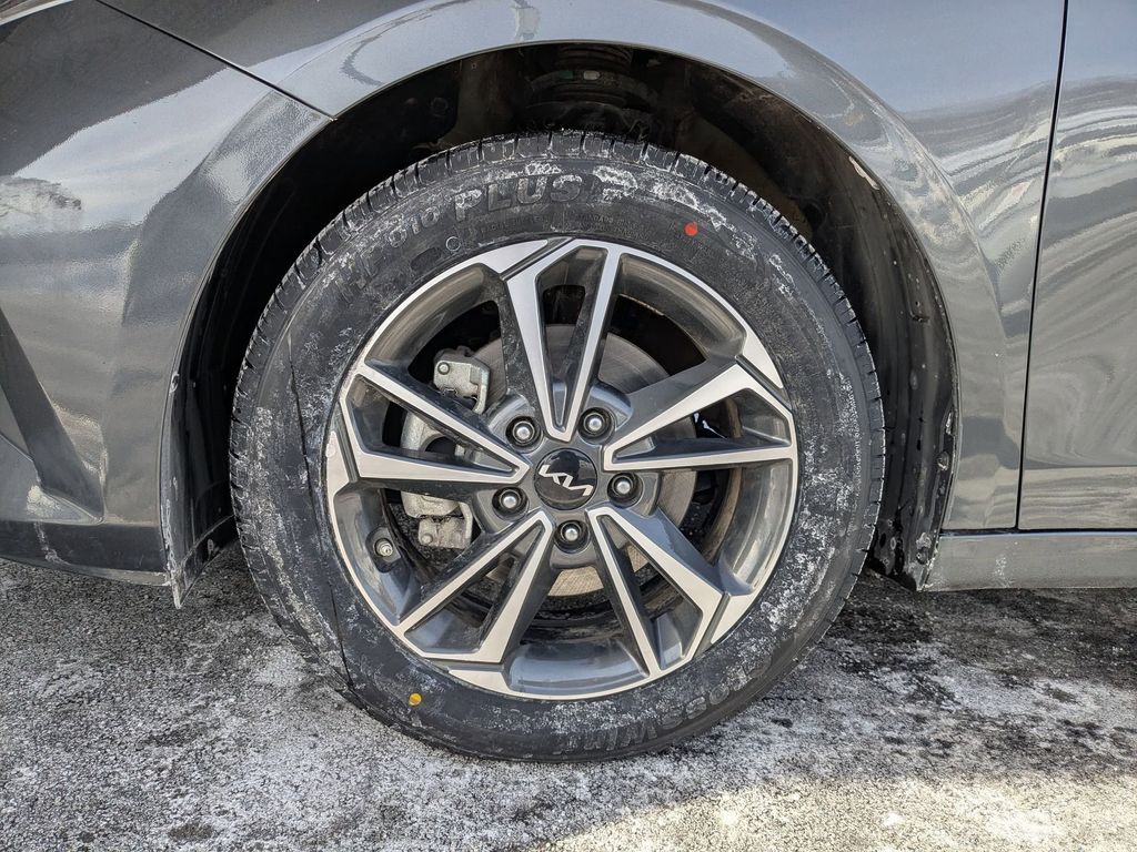 Thumbnail: 2024 Kia Forte - 11