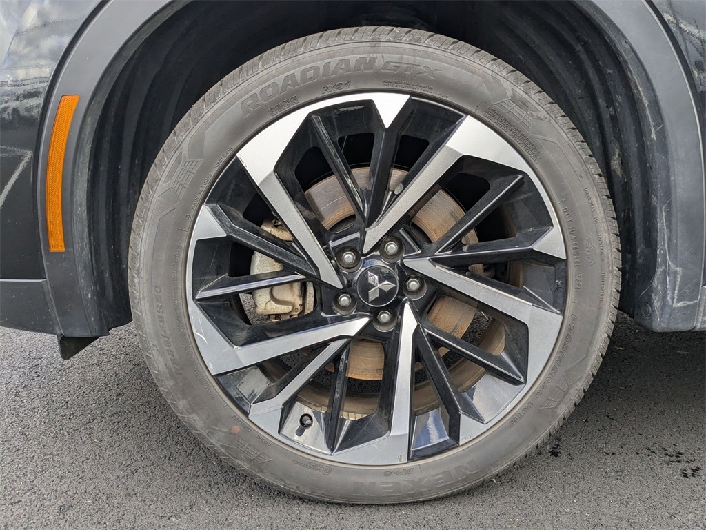 Thumbnail: 2024 Mitsubishi Outlander - 11