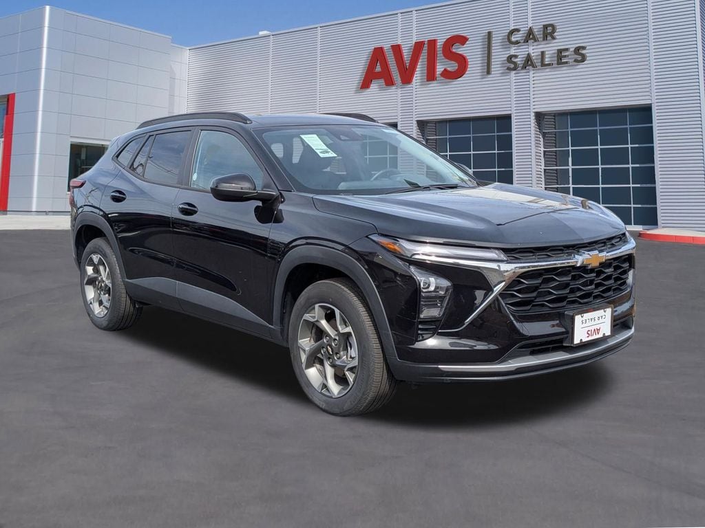 Thumbnail: 2025 Chevrolet Trax - 3