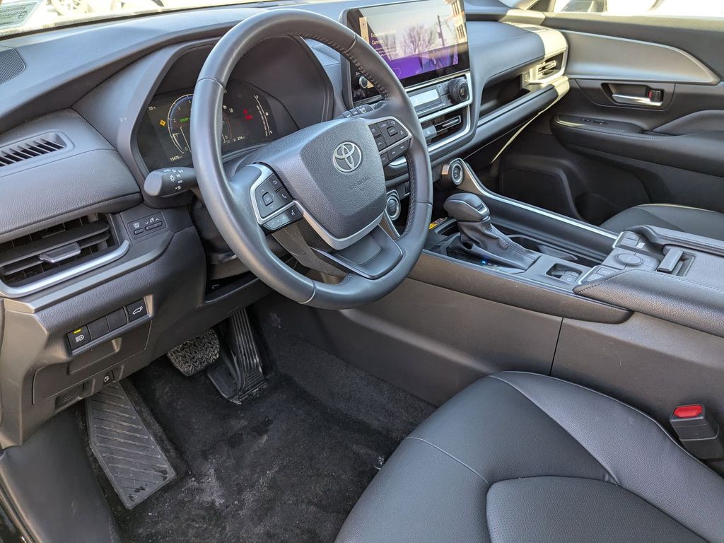 Thumbnail: 2025 Toyota Grand Highlander - 17