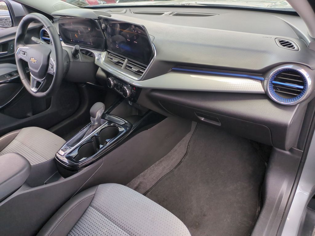 Thumbnail: 2025 Chevrolet Trax - 25