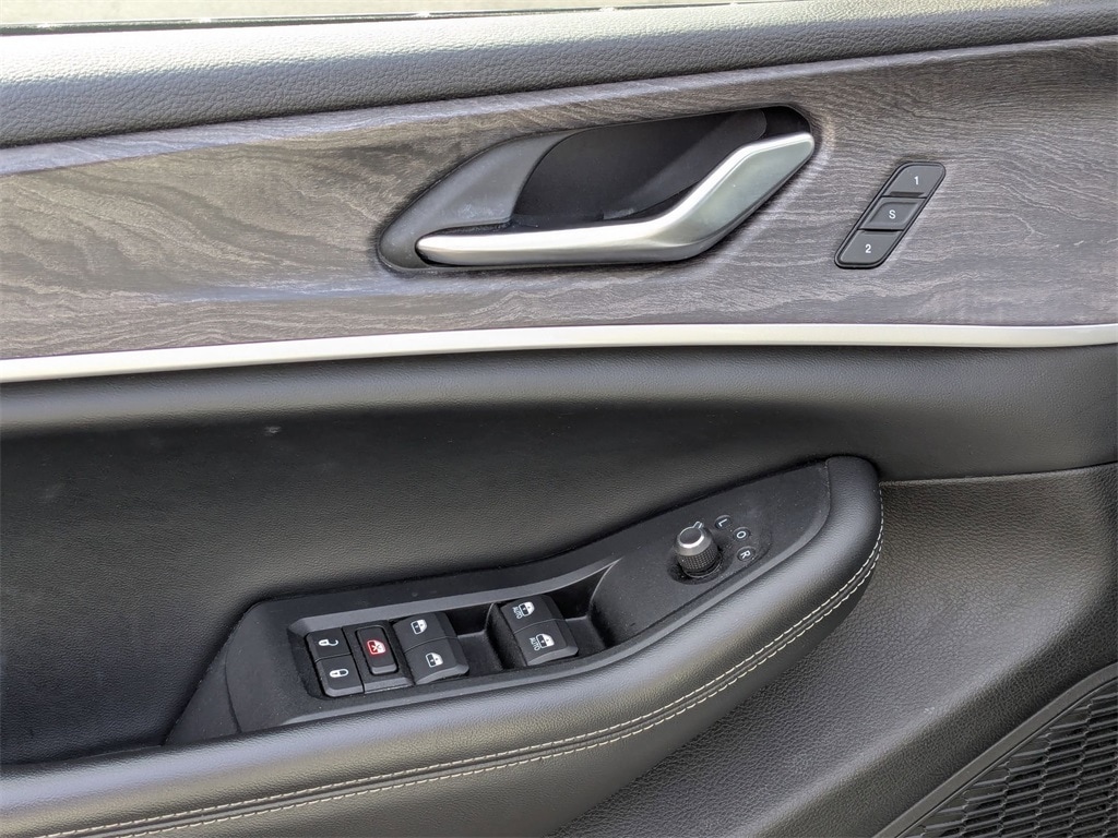 Thumbnail: 2023 Jeep Grand Cherokee L - 11