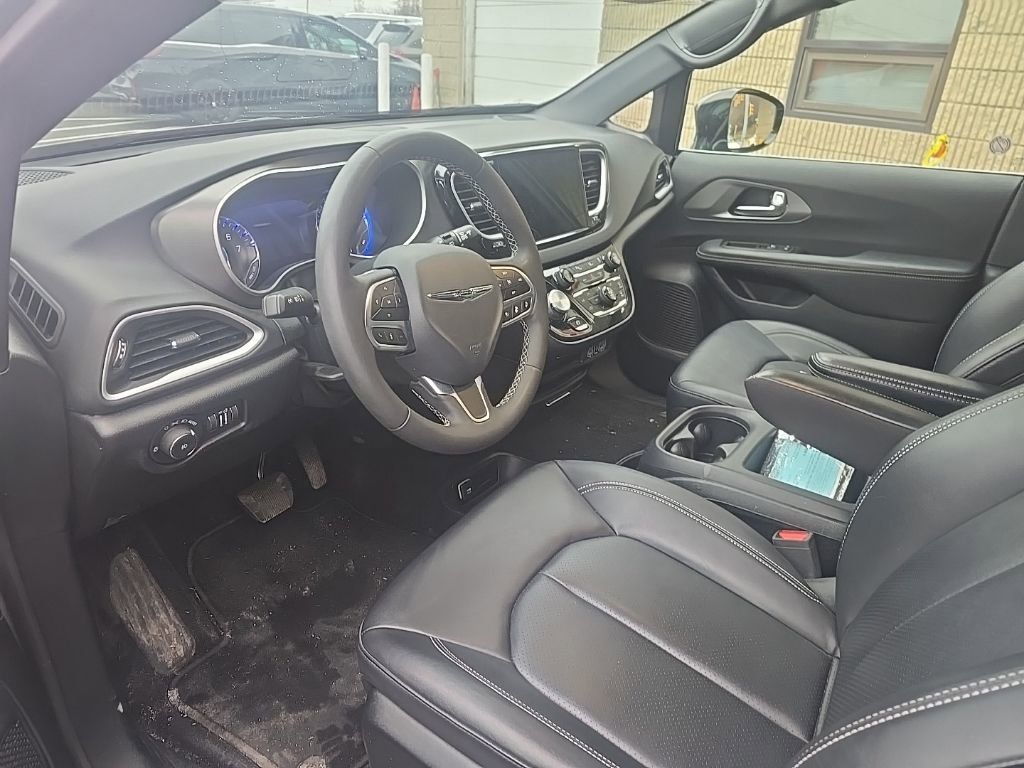 Thumbnail: 2025 Chrysler Pacifica - 5