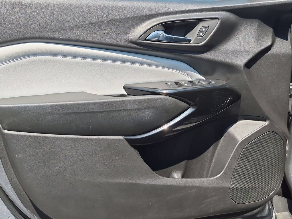 Thumbnail: 2025 Chevrolet Trax - 11