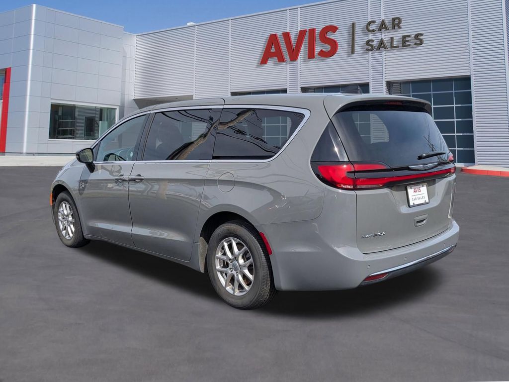 Thumbnail: 2025 Chrysler Pacifica - 9