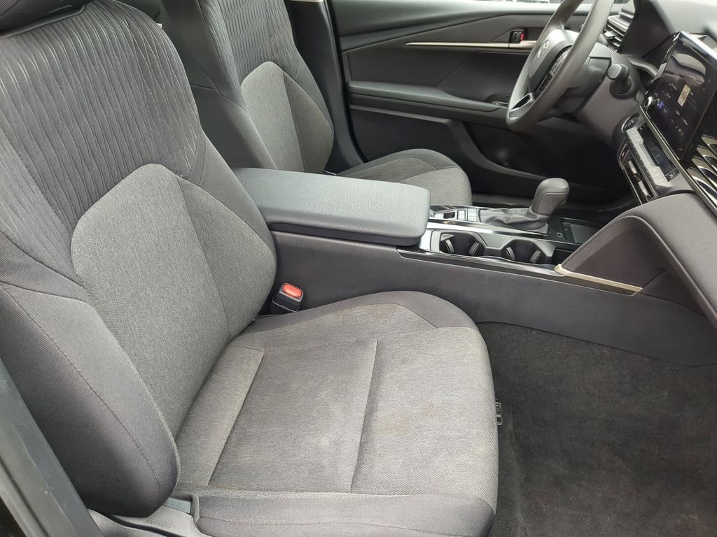 Thumbnail: 2025 Toyota Camry - 30